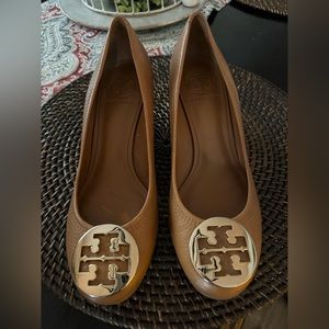 Tory Burch Sally closed toe wedge